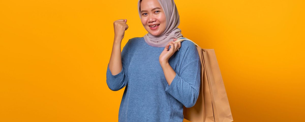 Banner berwarna cerah menampilkan logo Tokopedia dengan tulisan Diskon hingga 70% untuk produk pilihan