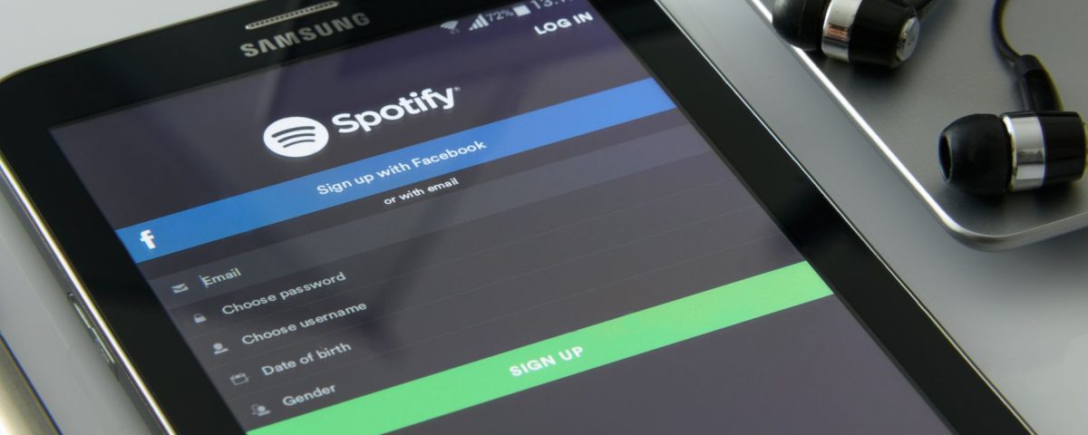 Tampilan penawaran Spotify Premium dengan harga khusus di Shopee, lengkap dengan logo Spotify dan ikon belanja.