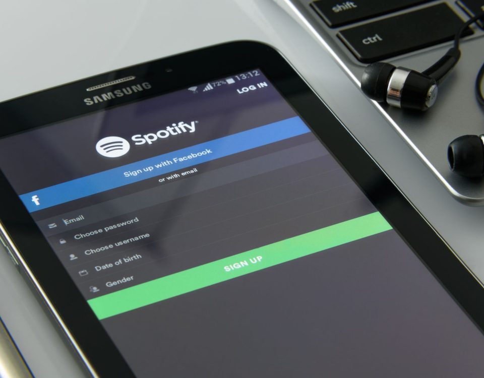 Tampilan penawaran Spotify Premium dengan harga khusus di Shopee, lengkap dengan logo Spotify dan ikon belanja.