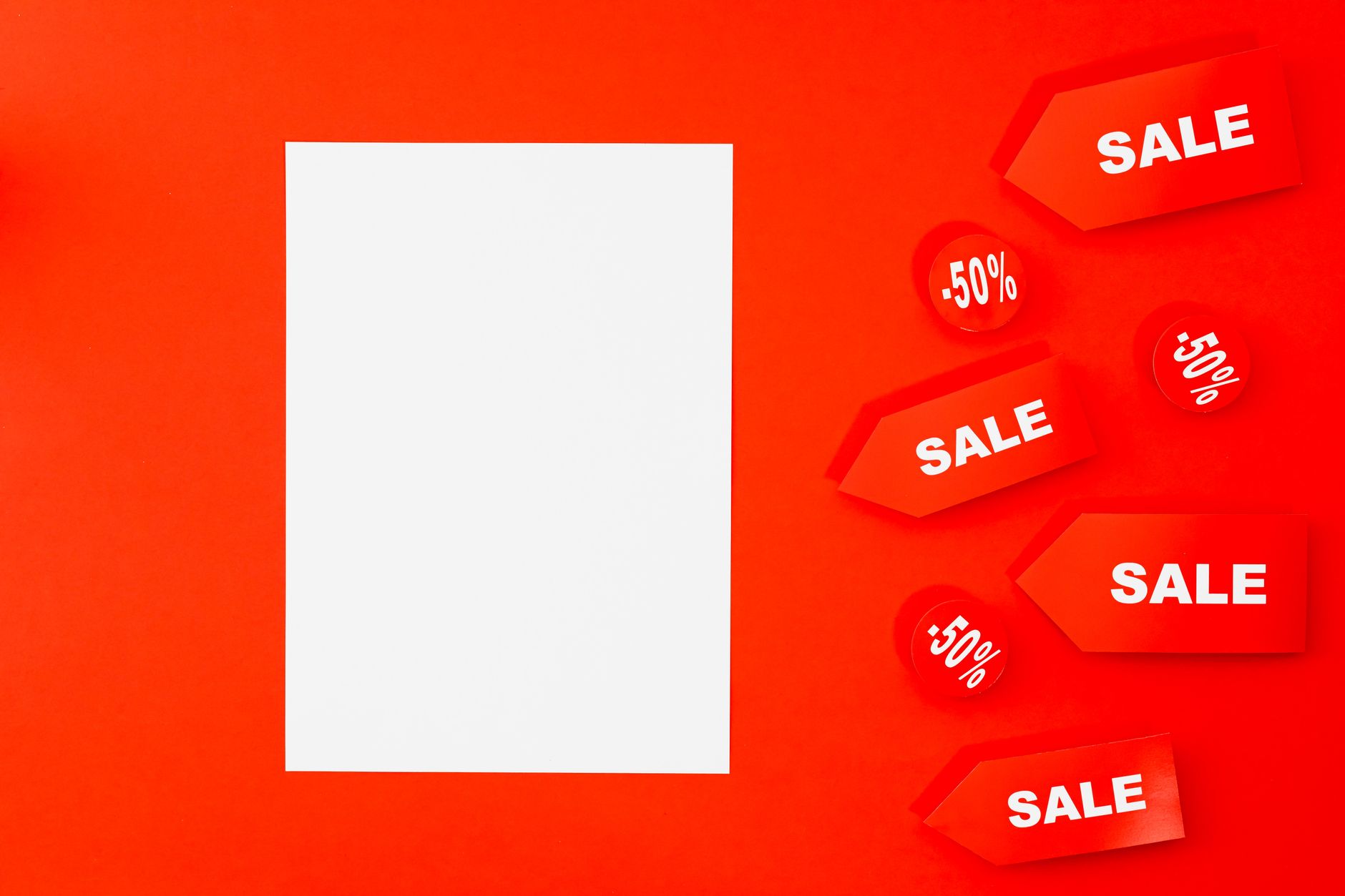 Logo Shopee dan ApkPure bersama menampilkan aplikasi belanja dan unduhan apk terpercaya.