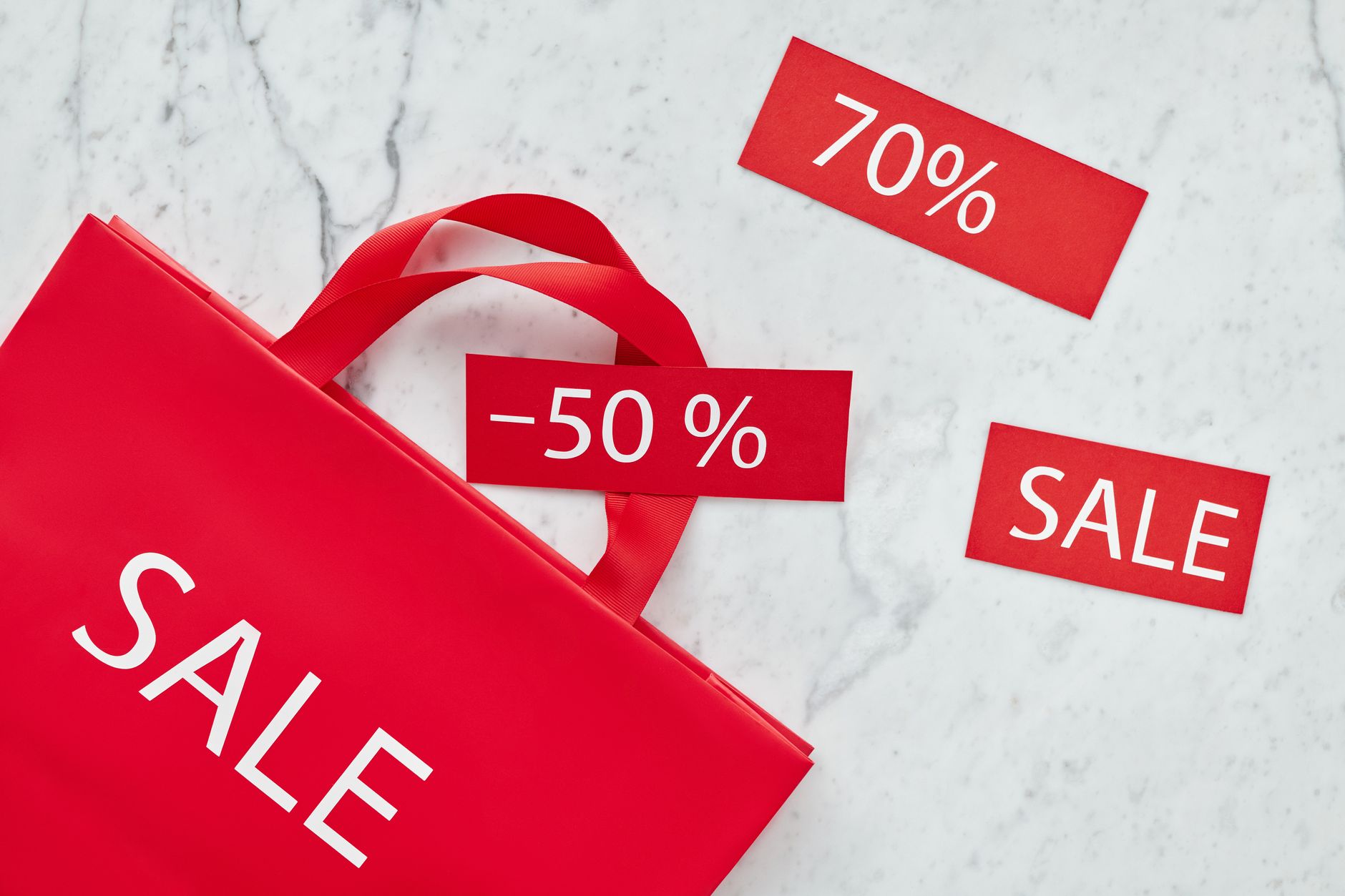 Gambar menampilkan kode voucher Tokopedia yang dapat dipakai untuk diskon belanja online.