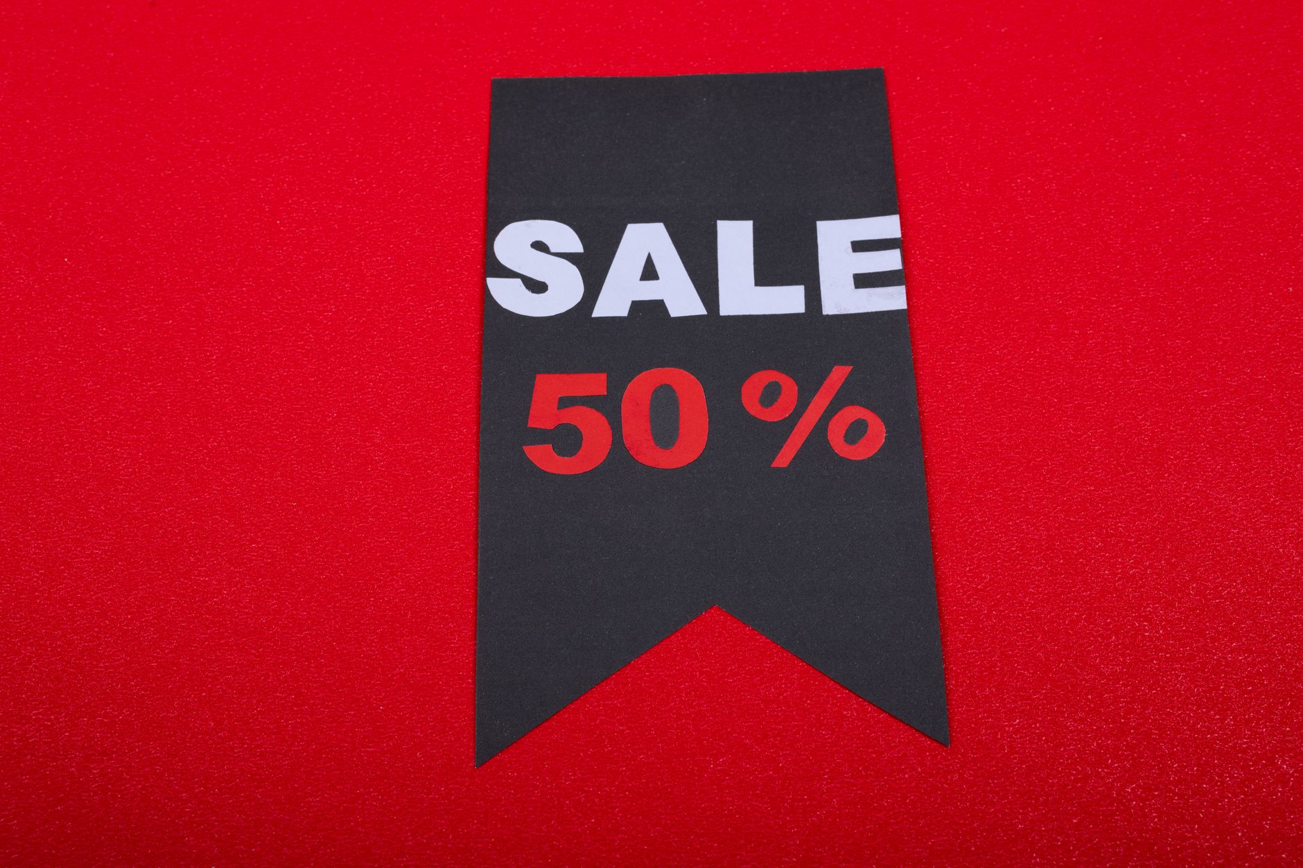 Gambar kode promo Tokopedia dengan diskon hingga 50% untuk produk fashion terbaru.