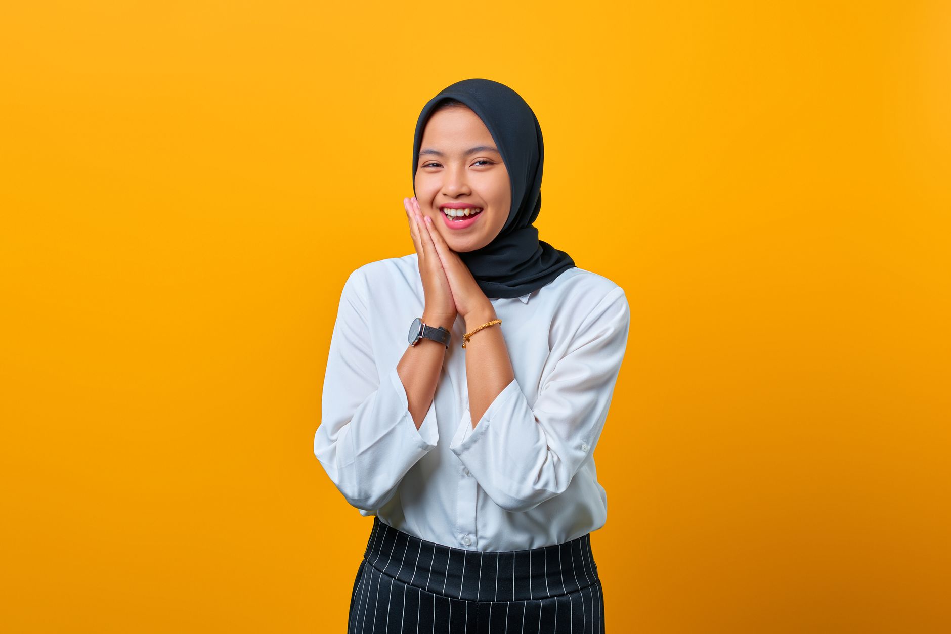 Penjual Shopee Indonesia menampilkan produk unggulan dengan rating tinggi dan ulasan positif