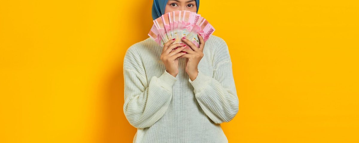 Logo Mandiri bersanding dengan ikon Shopee, simbol kolaborasi pembayaran digital di platform e‑commerce Indonesia