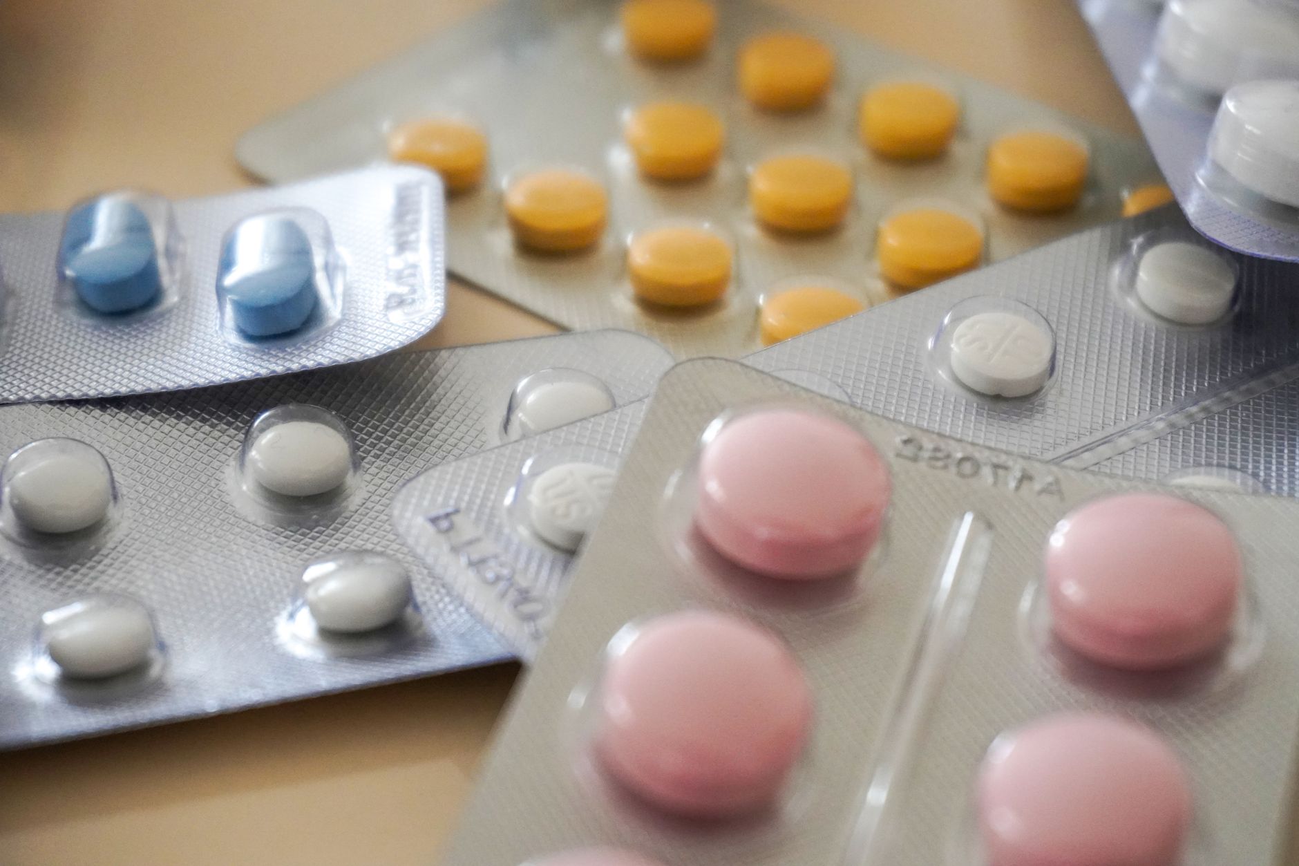 Beli obat di Tokopedia tanpa resep dokter, layanan farmasi online cepat dan aman