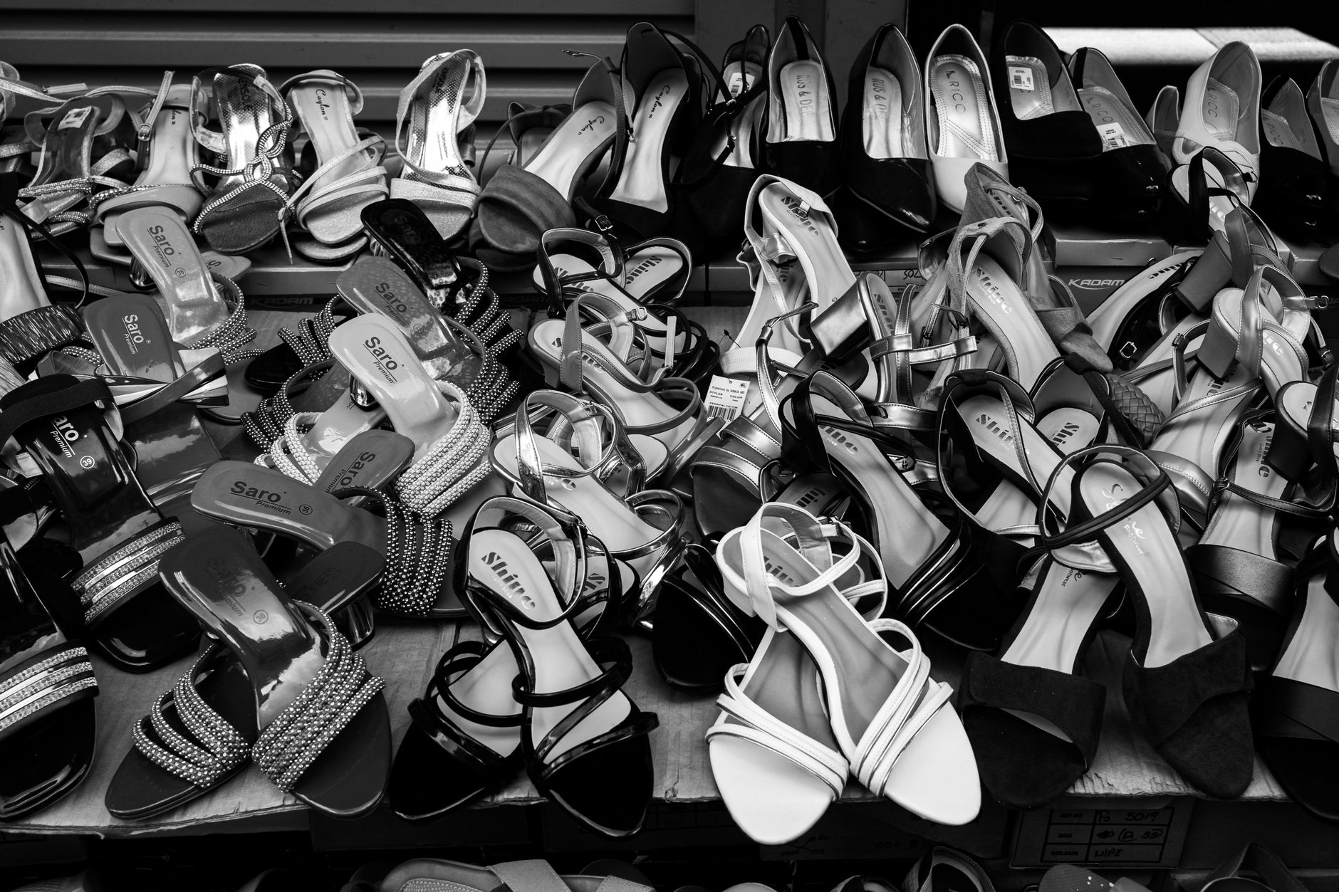 Panduan langkah demi langkah menjual sepatu bekas secara online dengan tips foto, harga, dan platform terpercaya