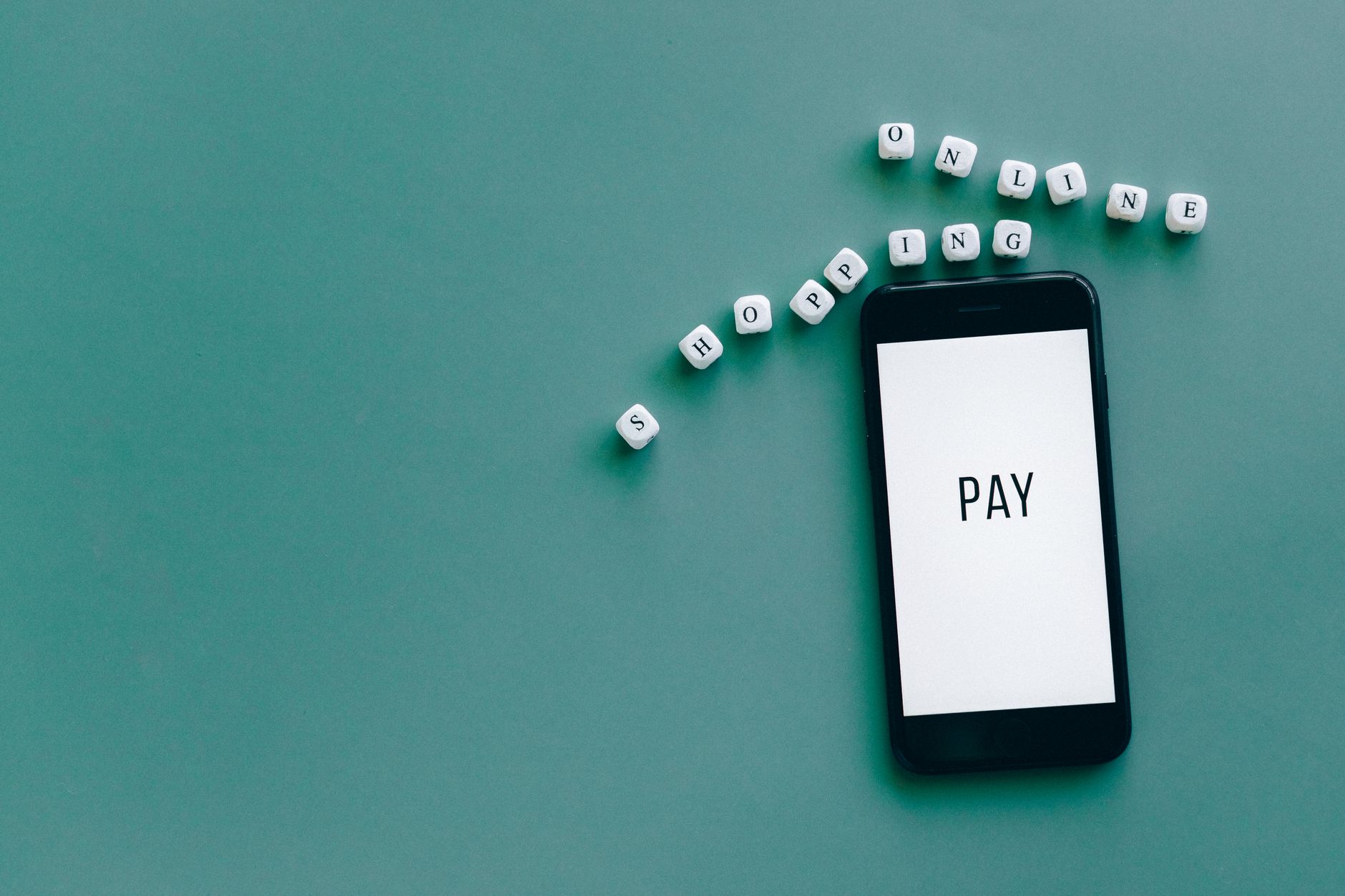 Tampilan antarmuka Tokopedia versi mobile web dengan navigasi produk dan keranjang belanja.