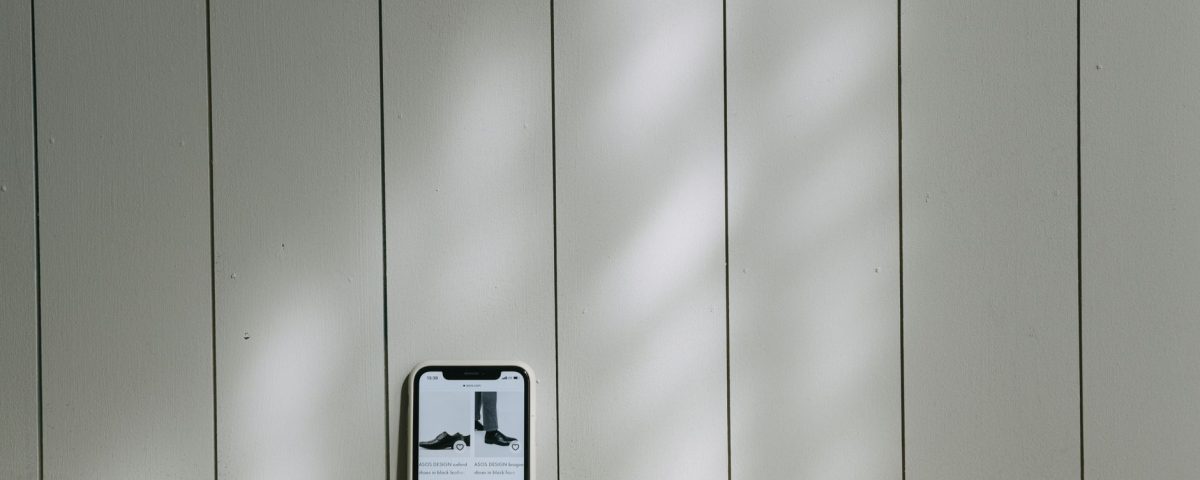 Panduan langkah demi langkah jualan online di Shopee tanpa modal, mulai dari riset produk hingga pengiriman.