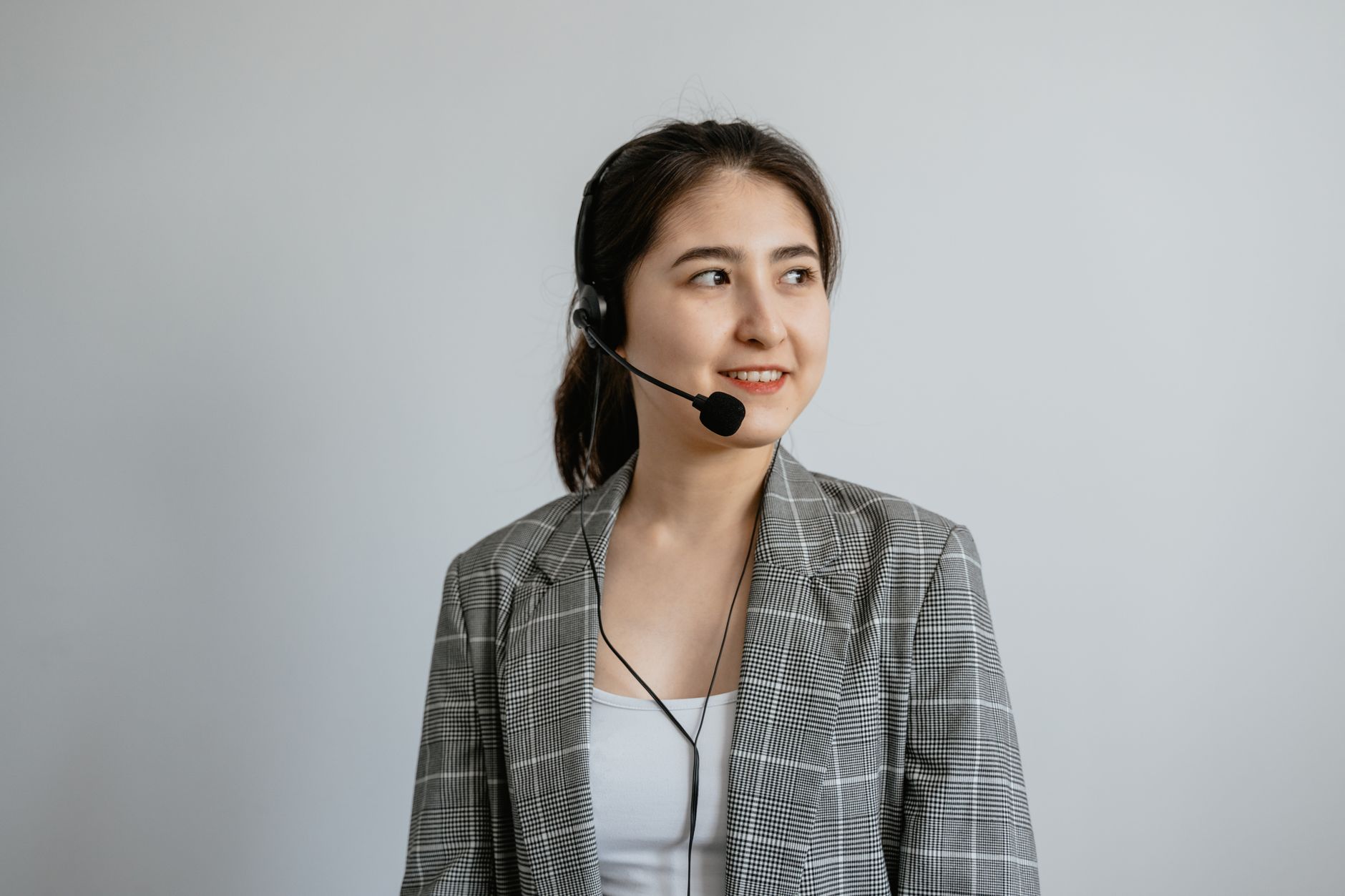 Tim call center Shopee Affiliate siap membantu penjual dengan layanan dukungan cepat dan solusi penjualan online.