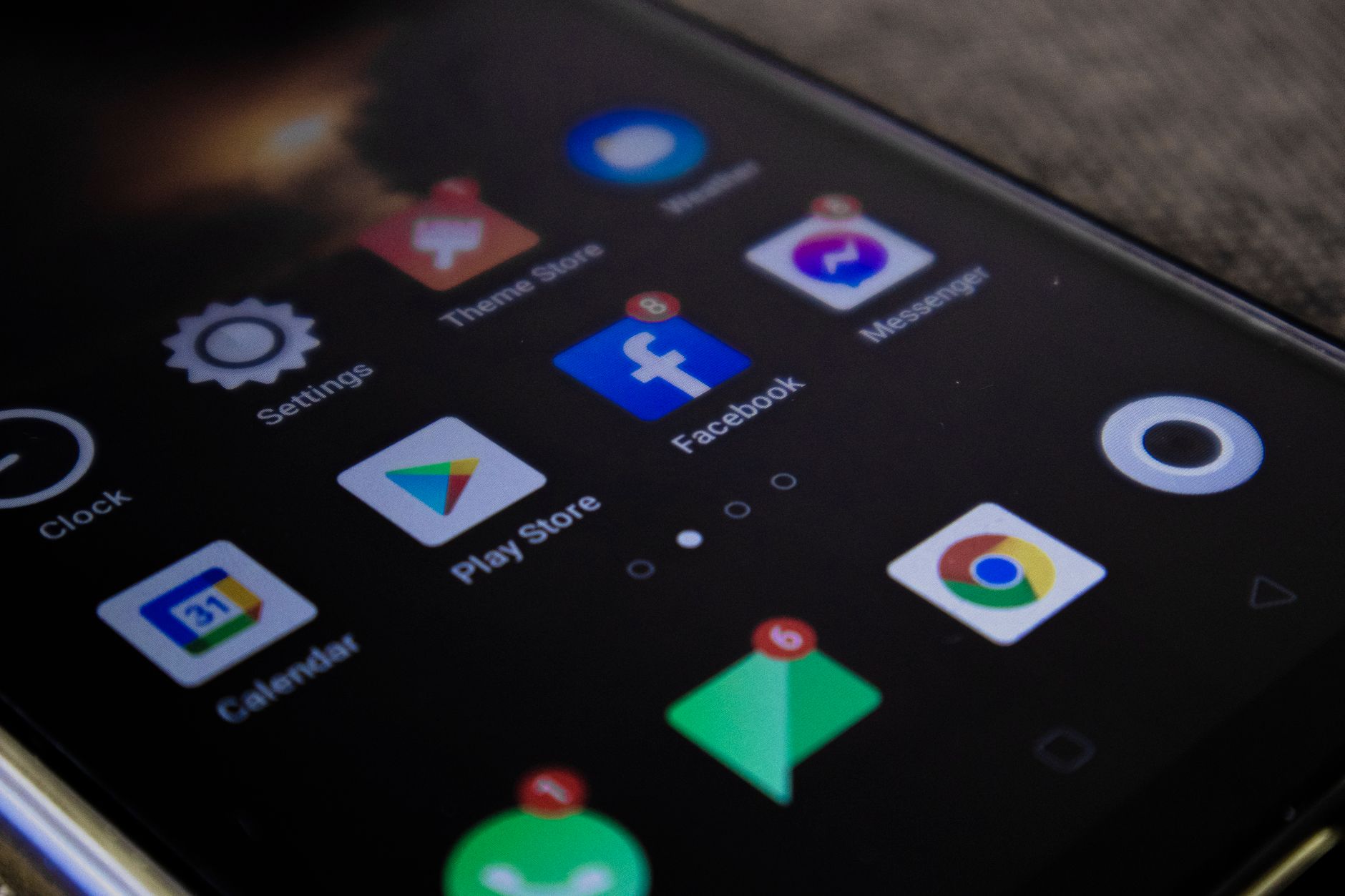 Aplikasi Tokopedia memudahkan belanja online, jual beli barang, dan layanan pembayaran digital di satu platform.